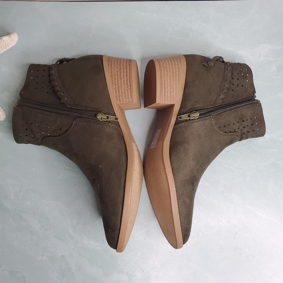 New! Western Laser-Cut Booties - Picture 5 of 8